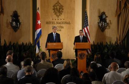 Bruno Rodríguez y John Kerry