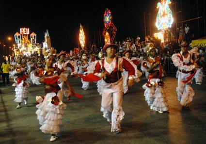 Paseo de tradiciones y cubanía
