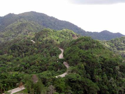 Arreglos en las carreteras de Guantanamo