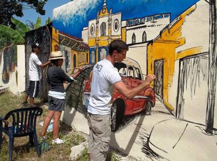 Noveles pinceles dibujan su ciudad 