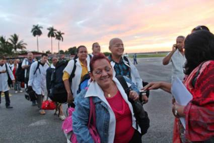 Colaboradores cubanos en Dominica