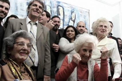 Abuelas de la Plaza de Mayo