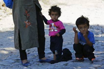 Una refugiada siria y sus hijos