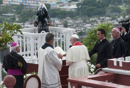 Papa Francisco en la Loma de la Cruz