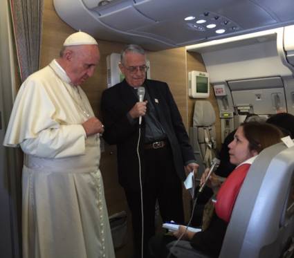 Conferencia de prensa en avión papal en viaje a EE.UU.