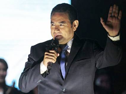 Jimmy Morales gana segunda vuelta de elecciones en Guatemala
