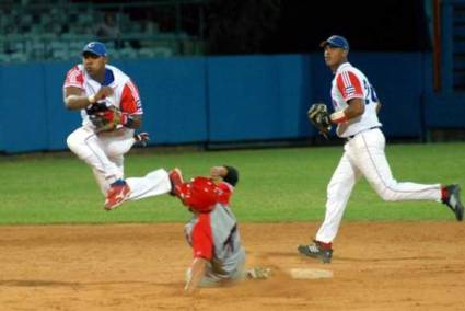 Cuba vence a Puerto Rico