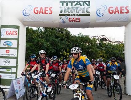 Los ciclistas realizaron ayer una vuelta no competitiva por La Habana, previa a la partida este domingo hacia las montañas del Occidente