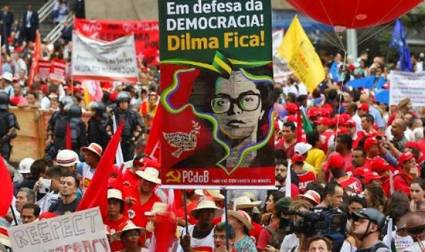 Marchan trabajadores brasileños a favor de Dilma Rousseff