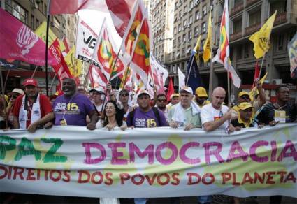 Desfile por la Paz en Porto Alegre