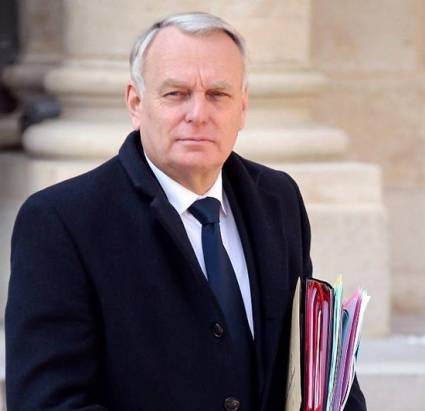 Presidente francés recompone su Gobierno