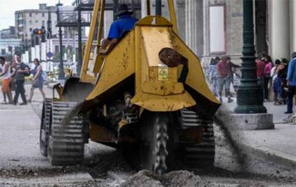 Modernizan redes soterradas en la capital cubana