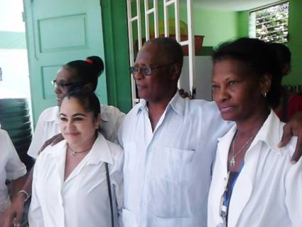 Presidente Provisional de Haití visita a colaboradores cubanos