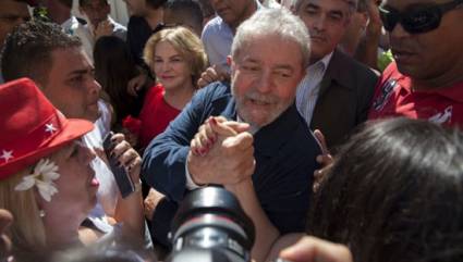 Continúan las manifestaciones en apoyo a Lula.