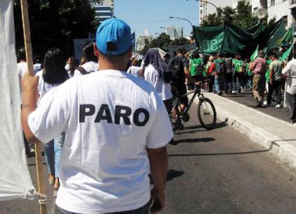 Sindicatos argentinos movilizados contra despidos y devaluación salarial