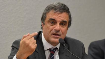 Impedimento de Dilma es fruto del desvío de poder, afirma abogado 