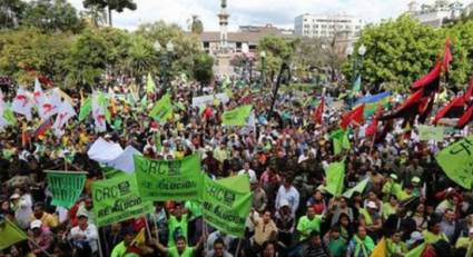 La concentración del pueblo ecuatoriano en apoyo a la  revolucion ciudadana 