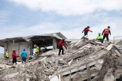 Escombros del terremoto que azotó Ecuador
