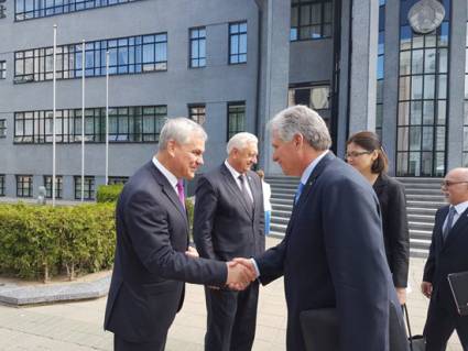 Díaz Canel fue recibido por el presidente del Parlamento de Belarus.