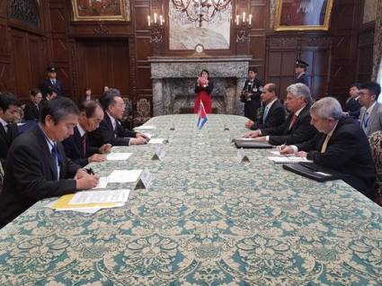 El Presidente de la Cámara Alta de Japón recibió al Primer Vicepresidente cubano