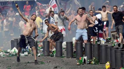 Enfrentamientos de hinchas durante la Eurocopa 2016