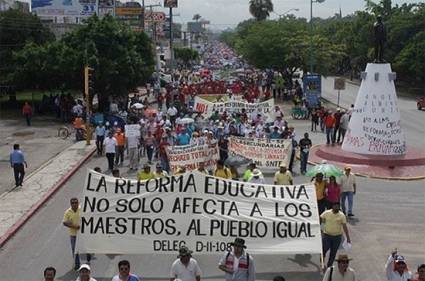 Maestros en Morelia apoyan a los oaxaqueños