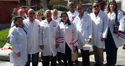 Médicos cubanos en Bolivia