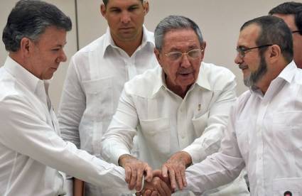 Raúl Castro afirma el saludo entre el mandatario colombiano Juan Manuel Santos y el jefe de las FARC, Timoleón Jiménez