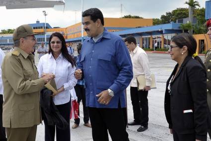 Fraternal encuentro de Raúl y Maduro