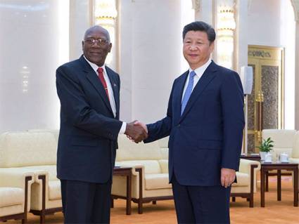 Xi Jinping y Salvador Valdés Mesa