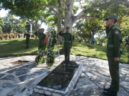A nombre del pueblo de Cuba fue depositada una ofrenda floral ante la tarja que perpetúa el sitio donde fue herido José Marcelino Maceo Grajales