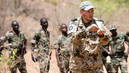 Angela Merkel ha elogiado el trabajo de los militares alemanes en Mali