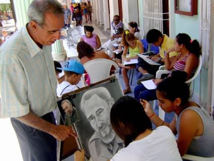Niños avileños pintan imágenes de Fidel para una exposición por su cumpleaños 90