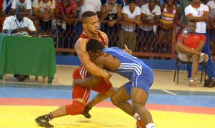 Alejandro Valdés en lucha libre