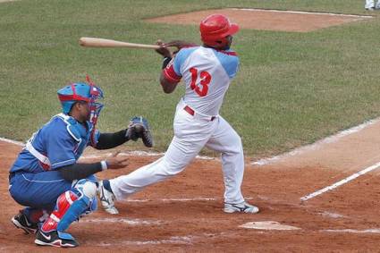 El avileño Yoelvis Fiss ya tiene 17 carreras impulsadas en el primer tercio del campeonato