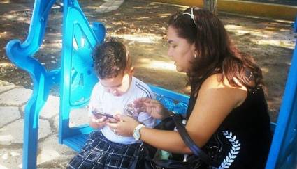 La familia disfruta del novedoso Parque tecnológico, El Bosque, en Camagüey. 