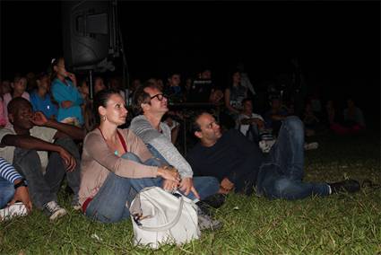 Proyecciones de filmes en las comunidades camagüeyanas durante El Almacén