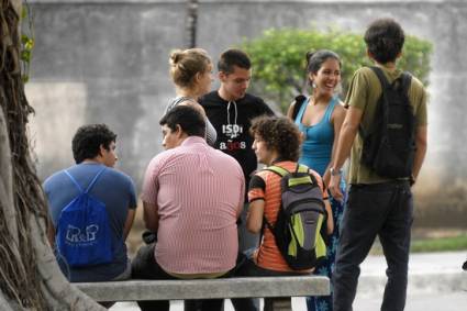 Estudiantes y profesores universitarios