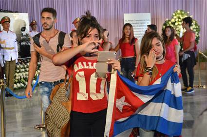 Demostraciones de dolor en la despedida de Fidel