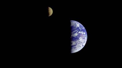 Foto de la Tierra y la Luna vistas desde Marte