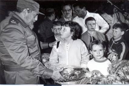 Fidel con los niños de Chernobil.
