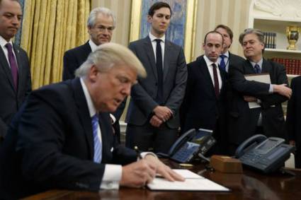 Donald Trump firma la orden ejecutiva