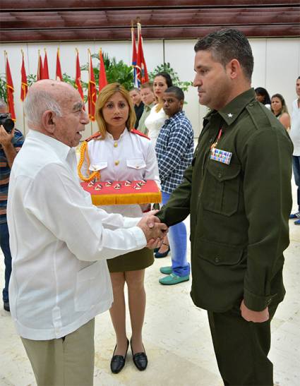 José Ramón Machado Ventura y el mayor Ledif Goya Borges