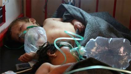 Niños afectados por el bombardeo con armas químicas