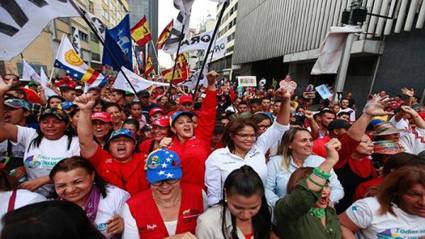  Las manifestantes apoyaron la decisión de Venezuela de retirarse de la Organización de Estados Americanos