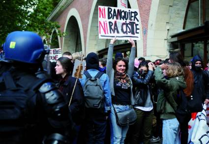 Muchos franceses no querían ni al banquero ni a la racista, pero había que elegir