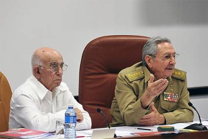 Raúl Castro Ruz y Machado Ventura