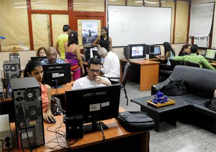 Entrevista online con juristas cubanos