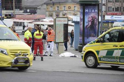 Terrorista con puñal ataca a transeúntes en Finlandia
