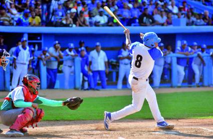 Yordanis Samón, uno de los más consistentes bateadores de los últimos tiempos, es el de más alto slugging en el campeonato